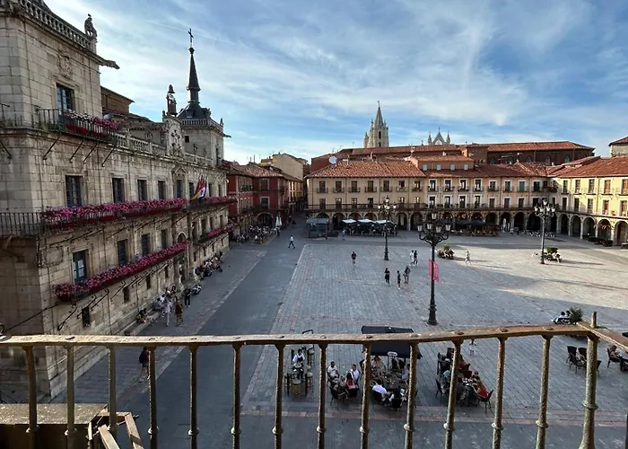 Old Town Plaza Mayor * León
